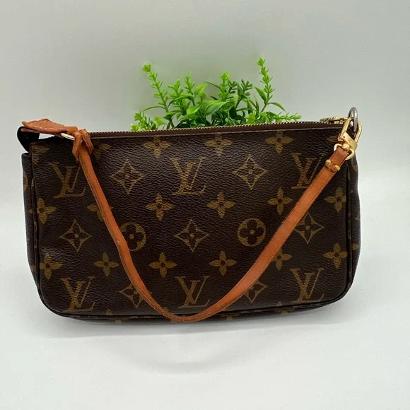 Louis Vuitton monogram pochette GM bag 😍 - Picture 1 of 9